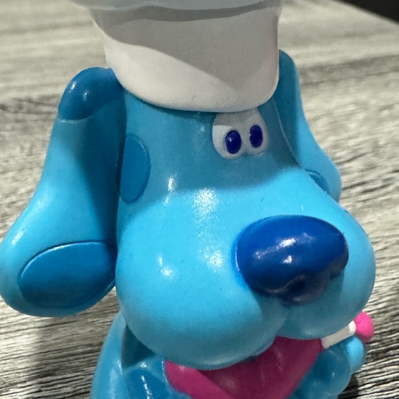Nick Jr: Blues Clues with Chef Hat & Icing (1999)  - Vintage PVC Cake Topper - Picture 8 of 9